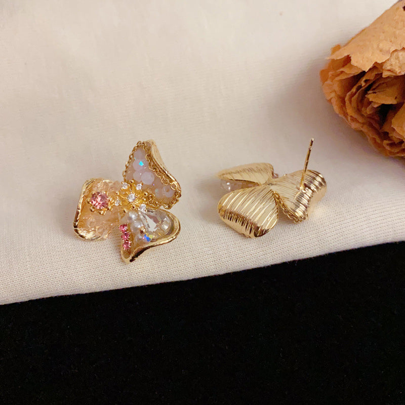 French-Style Trifoil Flower Stud Gold Earrings – Elegant Floral Design