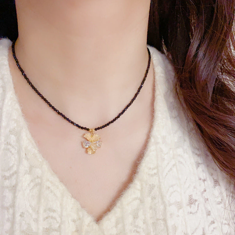 Luxury Black Crystal Necklace Diamond Flower Pendant – Elegant Design
