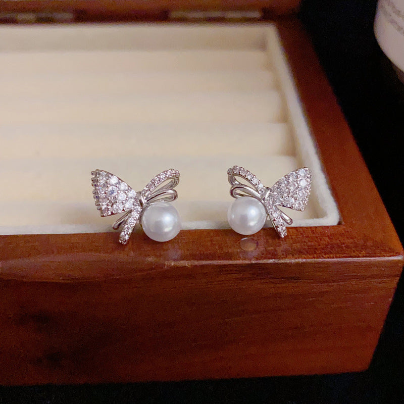 14K Gold Luxury Zircon Bow & Pearl Stud Earrings – Elegant Design