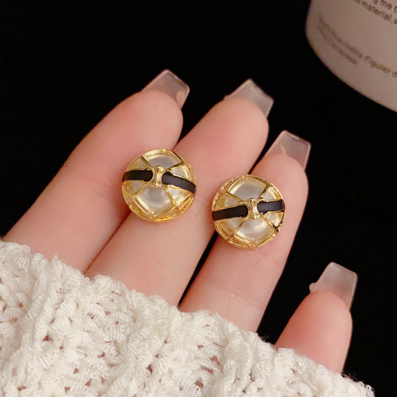 Elegant Pearl Round Ring Stud Gold Earrings – Geometric Design