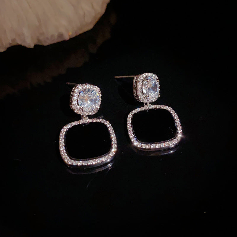 أقراط متدلية من الذهب عيار 14 قيراطًا مطلية بالزركون الهندسي - تصميم أنيق