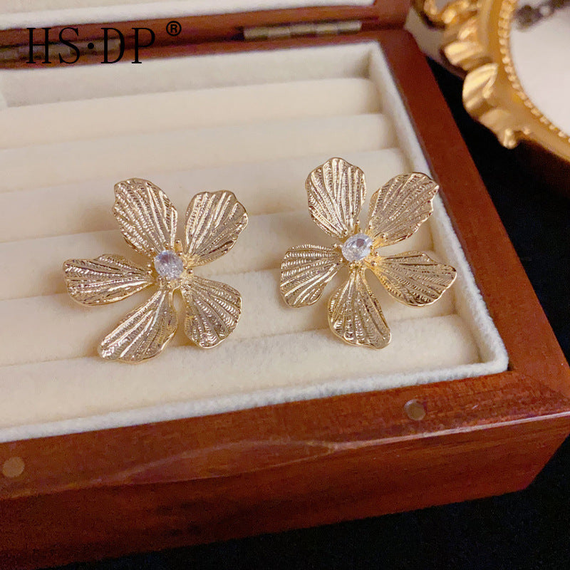 Elegant Zircon 3D Petal Stud Gold Earrings – Floral Design