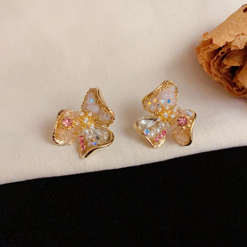 French-Style Trifoil Flower Stud Gold Earrings – Elegant Floral Design