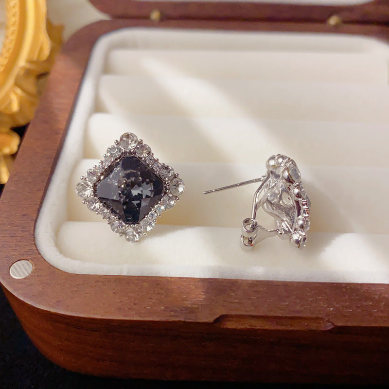 Elegant Zircon Black Diamond-Shaped Stud Earrings – Geometric Design