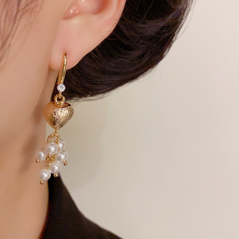 Luxury Metal Heart & Pearl Tassel Ear Hook Earrings – Elegant Design