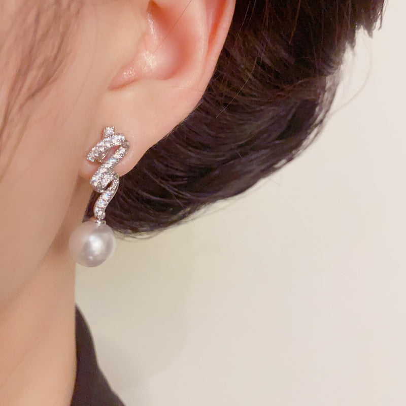 Elegant Full-Zircon Twisted Pearl Drop Earrings – Silver Needle Design