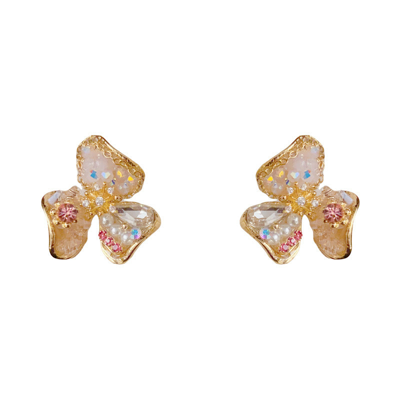 French-Style Trifoil Flower Stud Gold Earrings – Elegant Floral Design