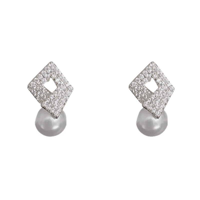 Luxury Zircon Diamond-Shaped Pearl Stud Earrings – Geometric Design