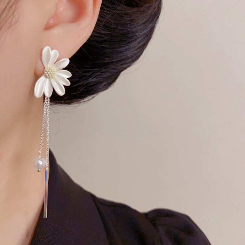 Eaioncol Daisy Petal Tassel Drop Earrings Gold