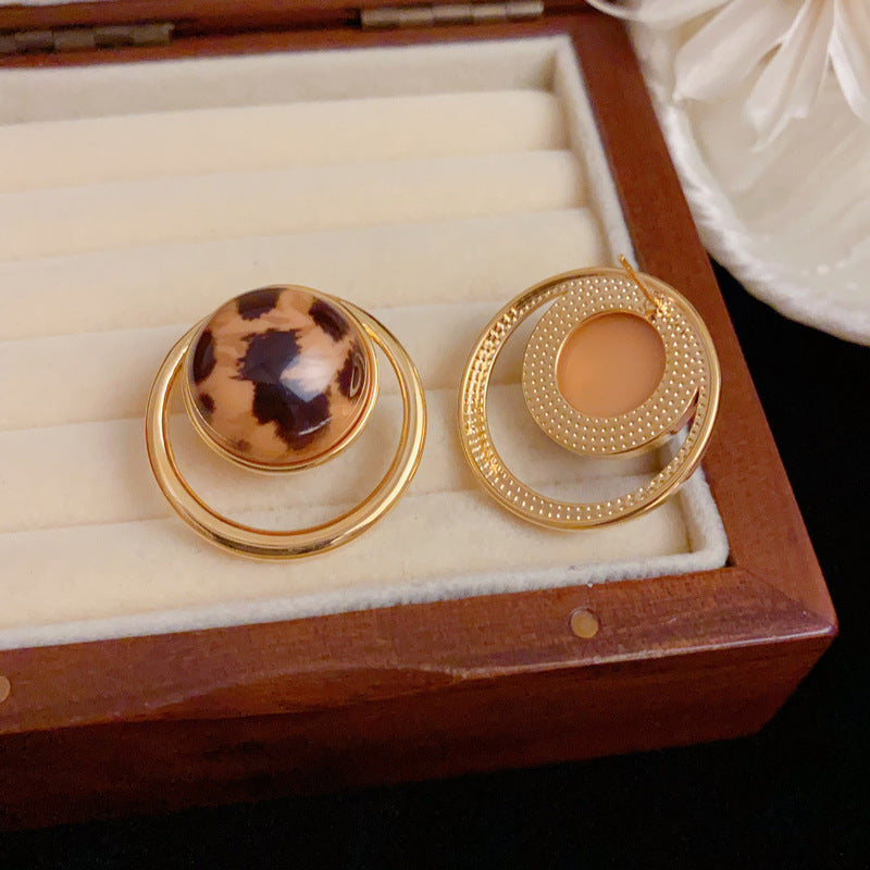 Elegant Leopard Print Metal Round Stud Earrings – Geometric Design