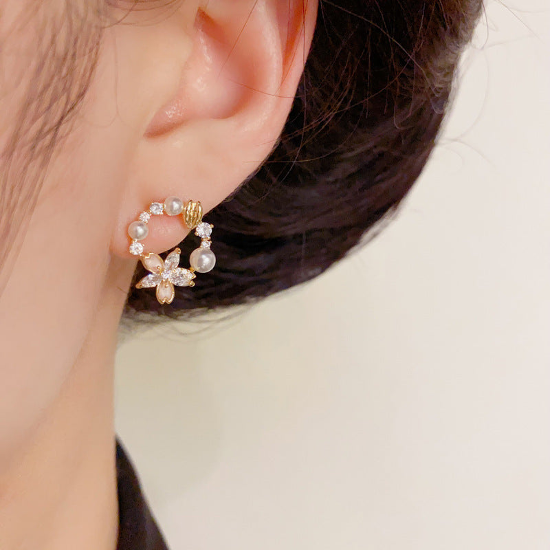 14K Gold Enamel Flower & Pearl Round Stud Earrings – Floral Design