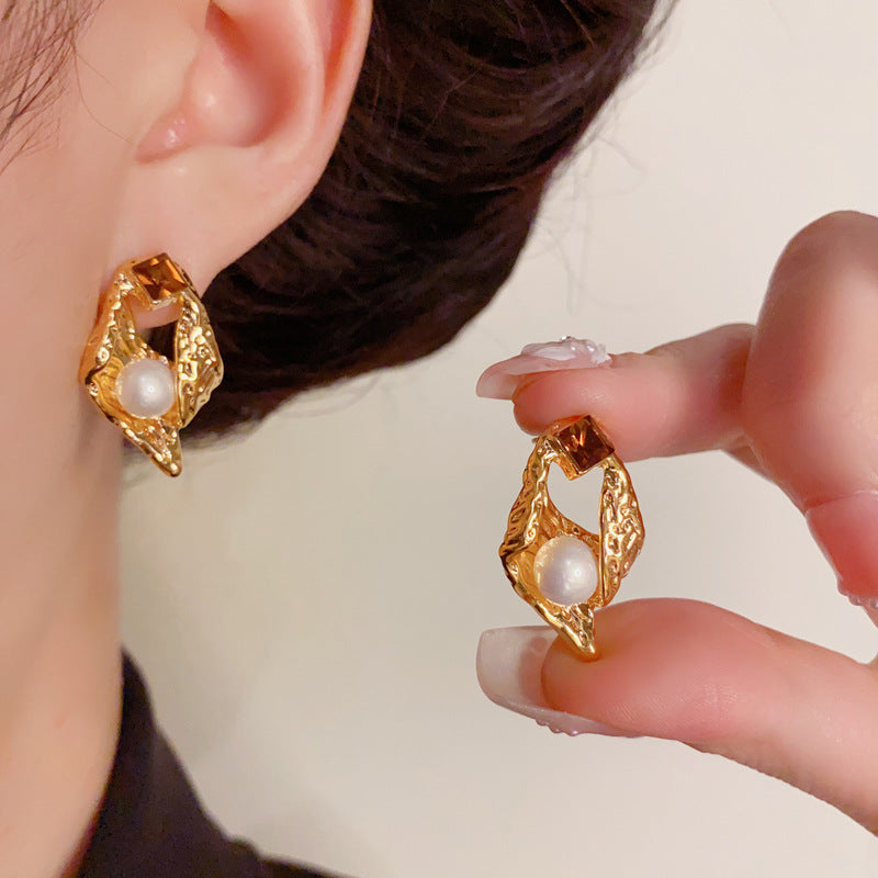 Elegant 18K Gold Irregular Pearl Earrings – Geometric Design