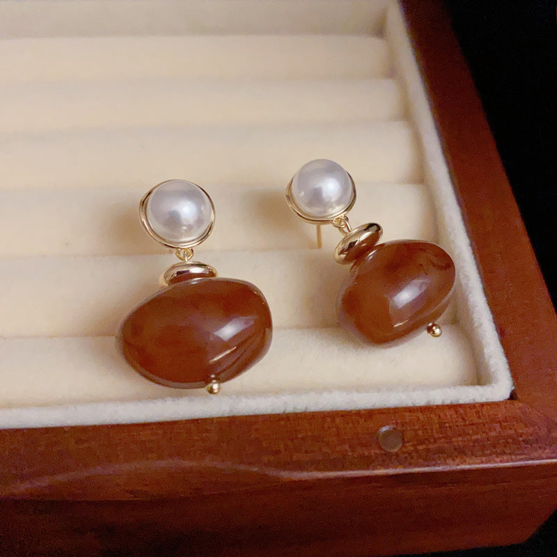 Elegant Irregular Caramel Amber Resin Stud Earrings – Geometric Design