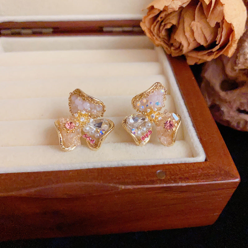 French-Style Trifoil Flower Stud Gold Earrings – Elegant Floral Design