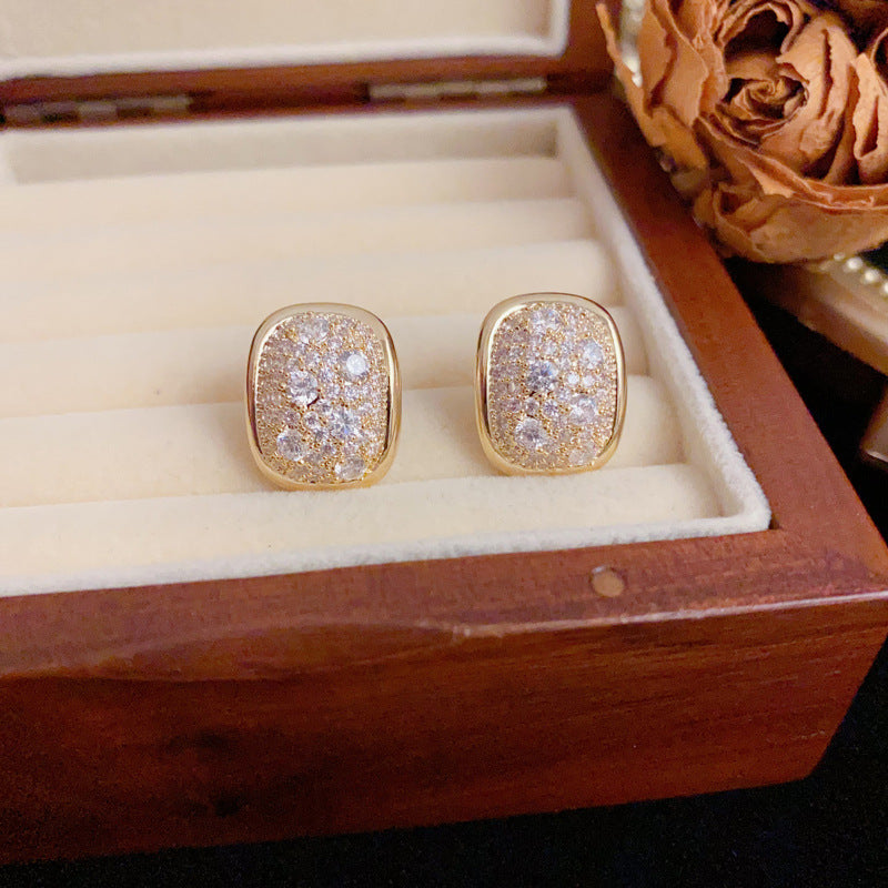 Luxury Full-Zircon Oval Stud Gold Earrings – Geometric Elegant Design