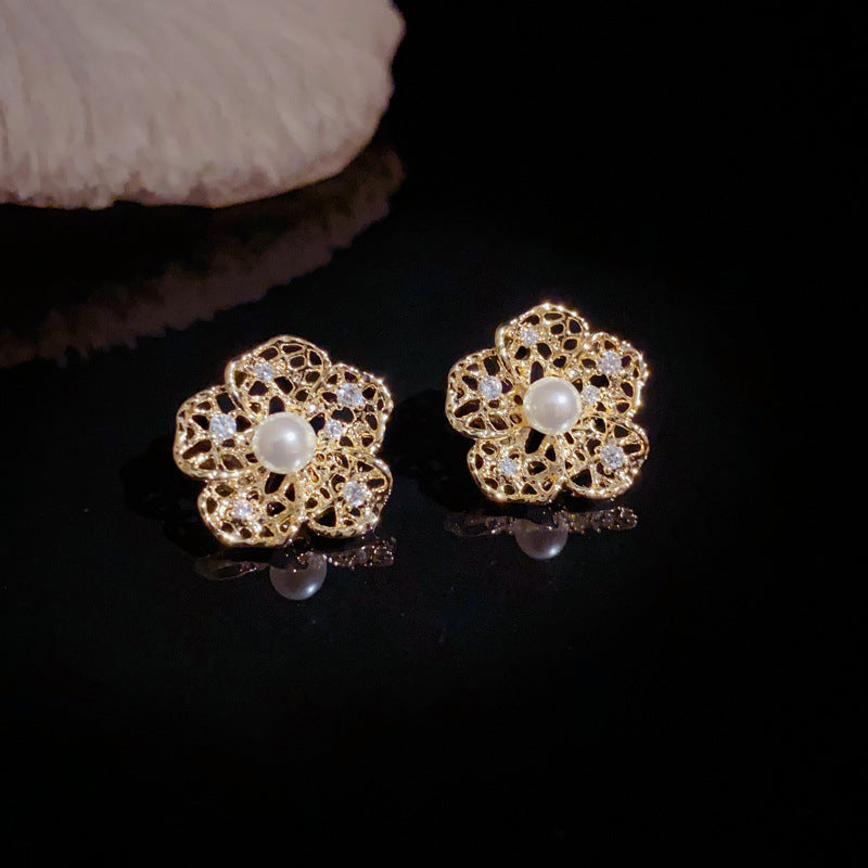 Luxury Zircon Openwork Petal Stud Earrings – Elegant Floral Design