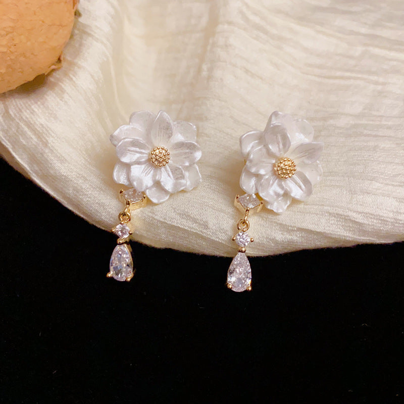 Luxury Camellia Flower & Droplet Tassel Drop Earrings – Elegant Design