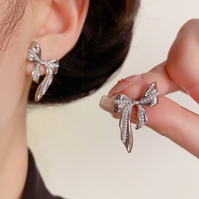 14K Gold Minimalist Pearl & Metal Bow Stud Earrings – Elegant Design