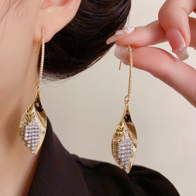 Luxury Gold-Silver Two-Tone Leaf Tassel Drop Earrings – Elegant Design