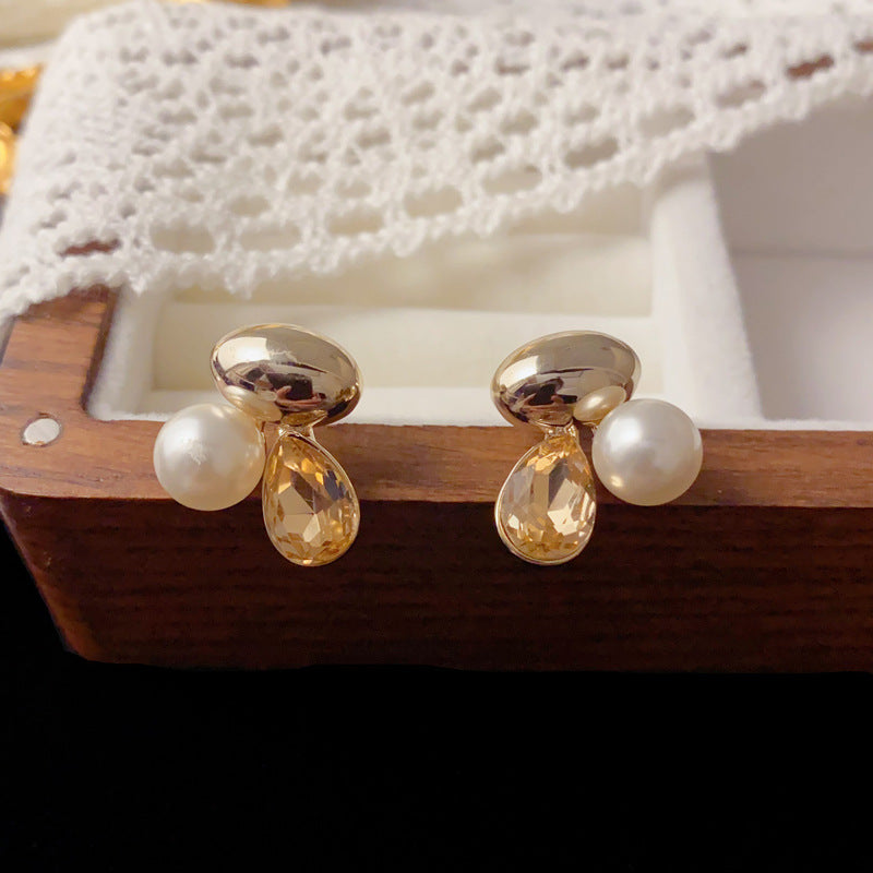 Luxury Oval Pearl Teardrop Stud Earrings – Elegant Minimalist Design