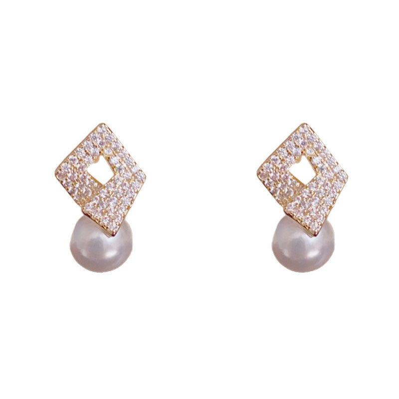 Luxury Zircon Diamond-Shaped Pearl Stud Earrings – Geometric Design