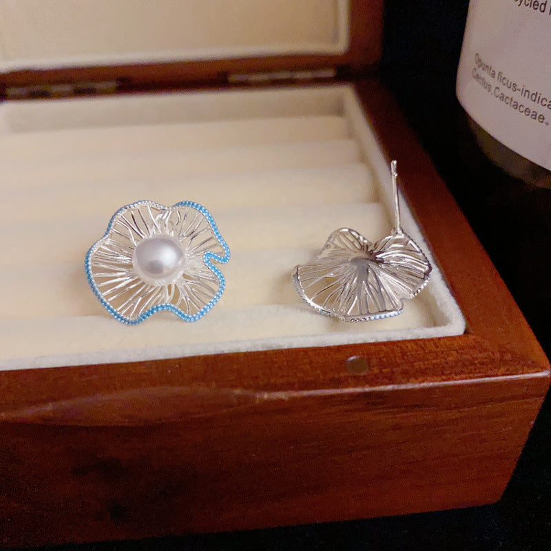 14K Gold Vintage Pearl Leaf-Edge Earrings – Elegant French Style