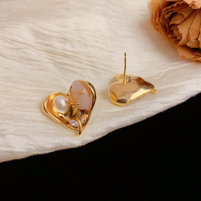 Luxury Pearl Flower & Heart Stud Gold Earrings – Elegant Design