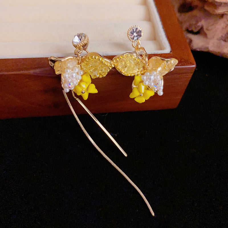 Asymmetric Flower Petal Tassel Gold Earrings – Elegant Floral Design