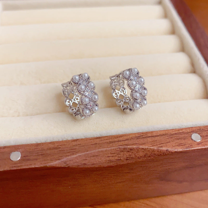 Elegant Hollow Metal Pearl Mini Hoop Earrings – Minimalist Design