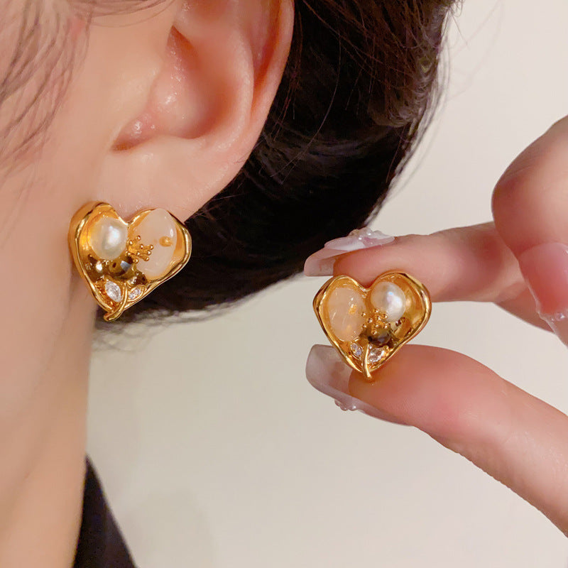 Luxury Pearl Flower & Heart Stud Gold Earrings – Elegant Design