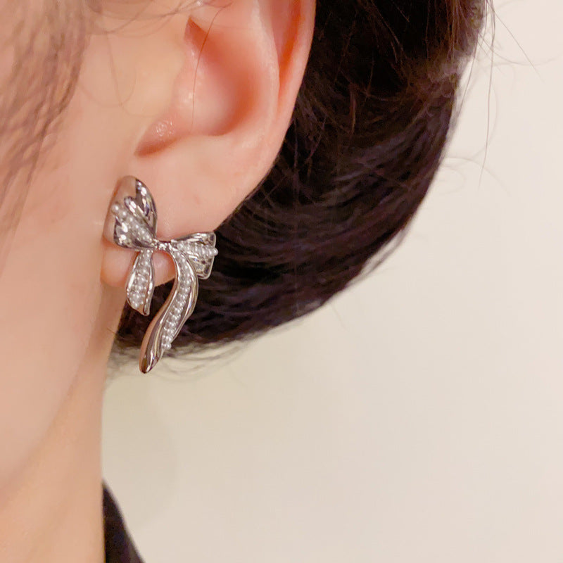 14K Gold Minimalist Pearl & Metal Bow Stud Earrings – Elegant Design