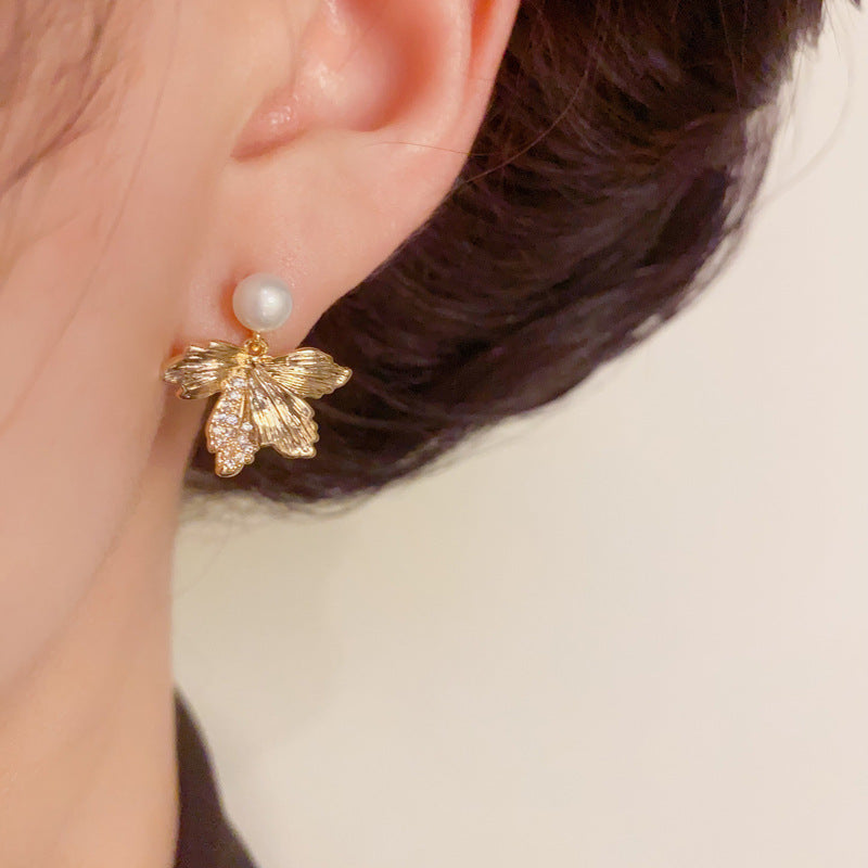 Elegant Zircon Metal Leaf & Pearl Stud Gold Earrings – Silver Needle