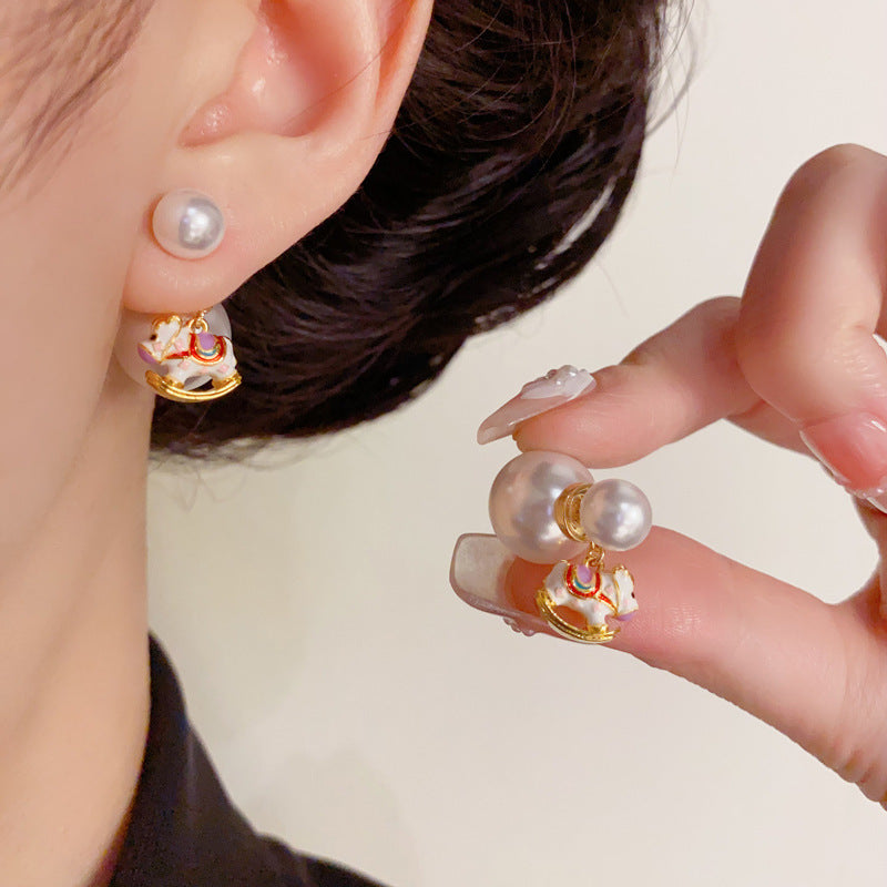 Luxury Double-Sided Horse & Pearl Drop Earrings – Elegant Design