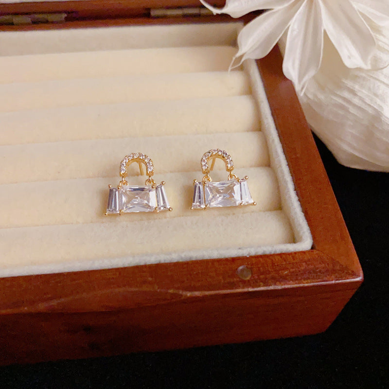 Elegant Full-Zircon Square Bag Stud Earrings – Geometric Design