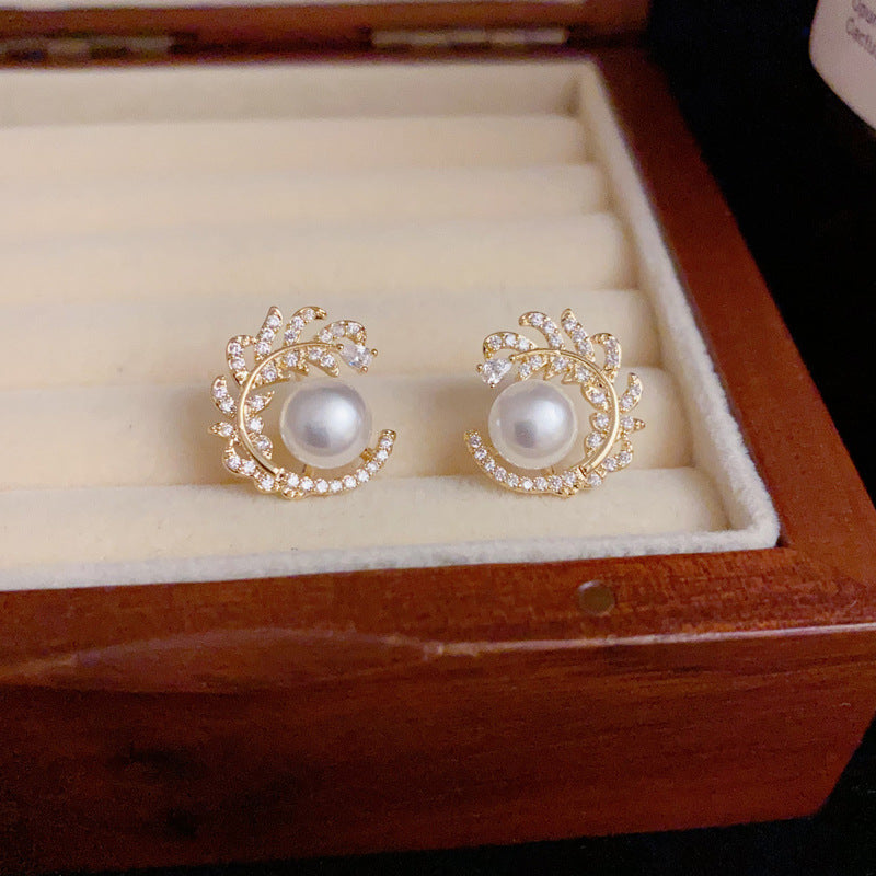 14K Gold Feather Pearl Stud Earrings – Sparkling Minimalist Design