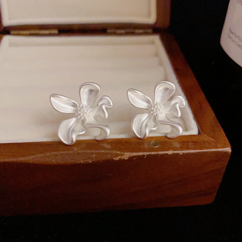 18K Gold-Plated Irregular Metal Flower Stud Earrings – French Design