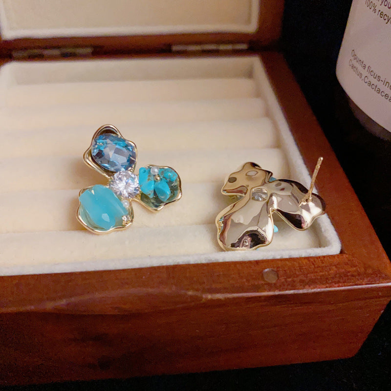 14K Gold Green Three-Petal Flower Stud Earrings – Elegant Minimalist