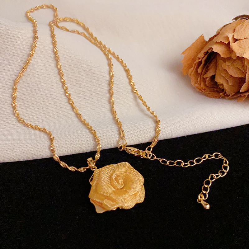 Luxury 18K Gold Rose Pendant Necklace – Clavicle Chain Elegant Design