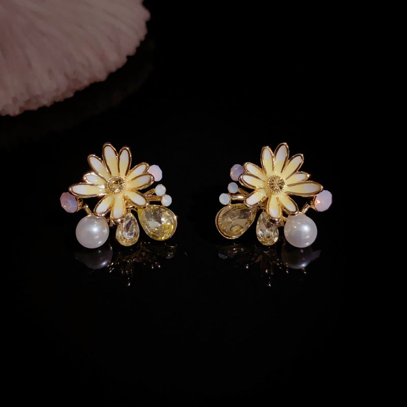14K Gold Sweet Yellow Enamel Daisy Stud Earrings – Elegant Design