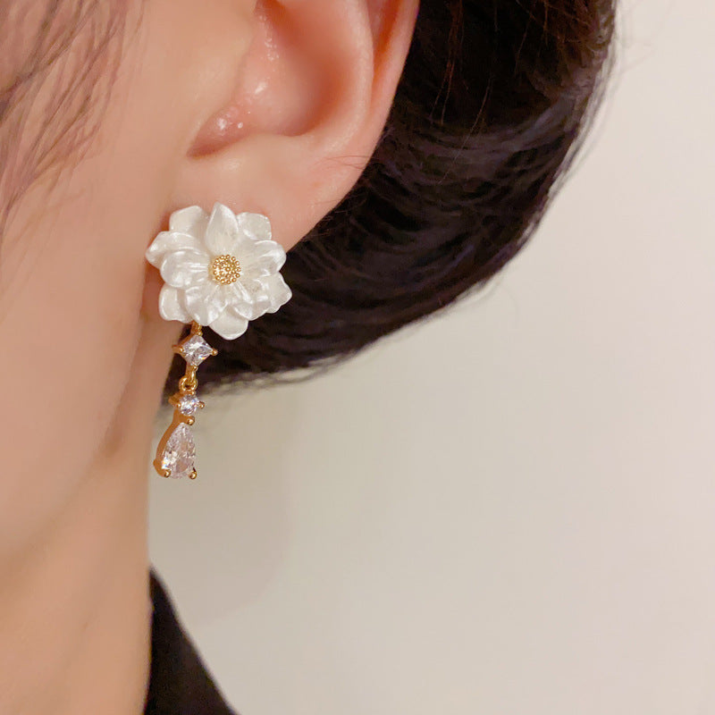 Luxury Camellia Flower & Droplet Tassel Drop Earrings – Elegant Design