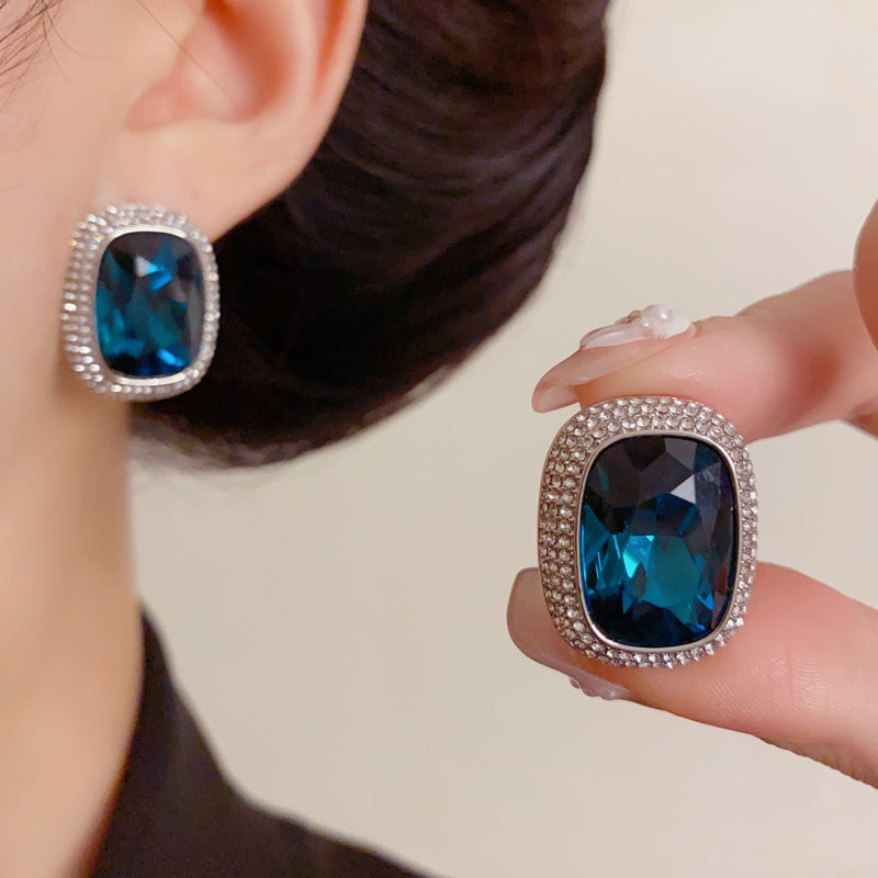 Luxury Micro-Pavé Full-Zircon Square Stud Earrings – Geometric Design