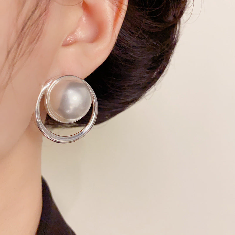 Elegant Large Pearl Round Ring Stud Earrings – Geometric Design