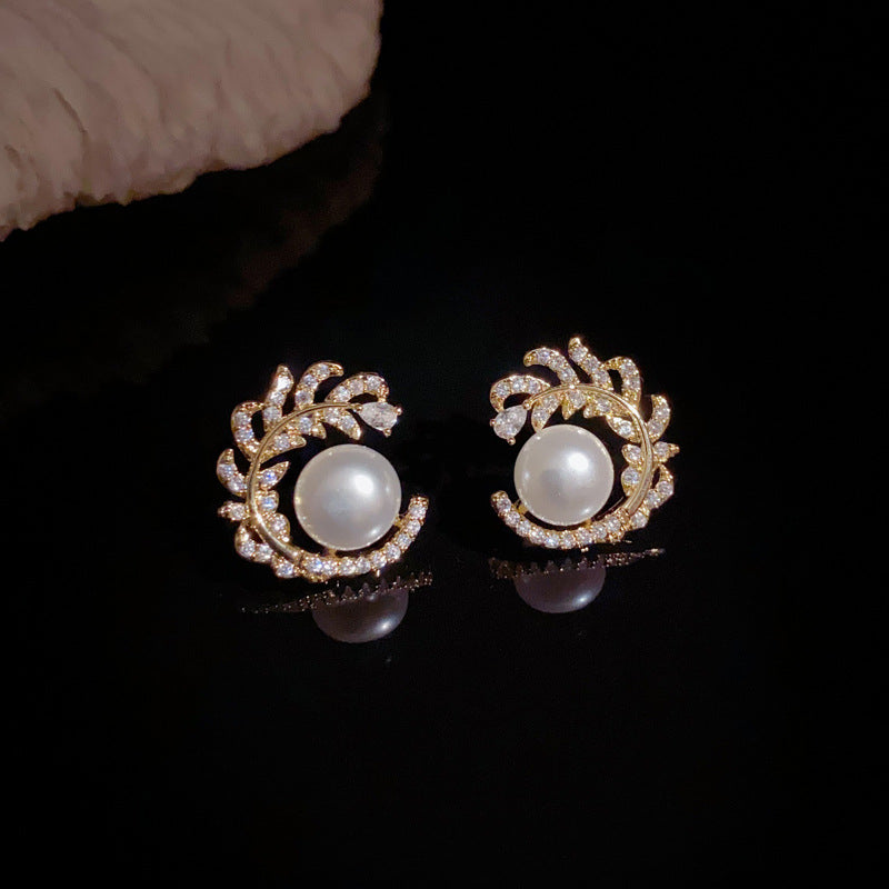 14K Gold Feather Pearl Stud Earrings – Sparkling Minimalist Design