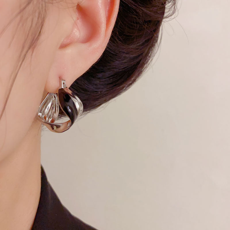Elegant Enamel Twisted Metal Ear Cuff Earrings – Geometric Design