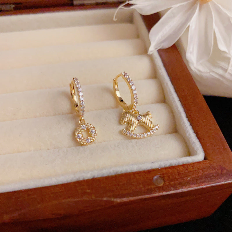 Luxury Zircon Asymmetric Horse Drop Gold Earrings – Elegant Design