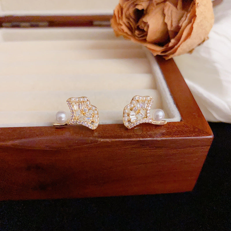 Luxury Full-Zircon Pearl Ginkgo Leaf Stud Earrings – Elegant Design