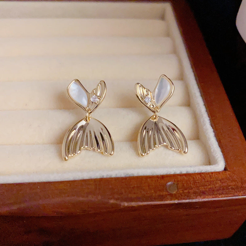 14K Gold Metal Mother-of-Pearl Fish Tail Earrings – Elegant Design