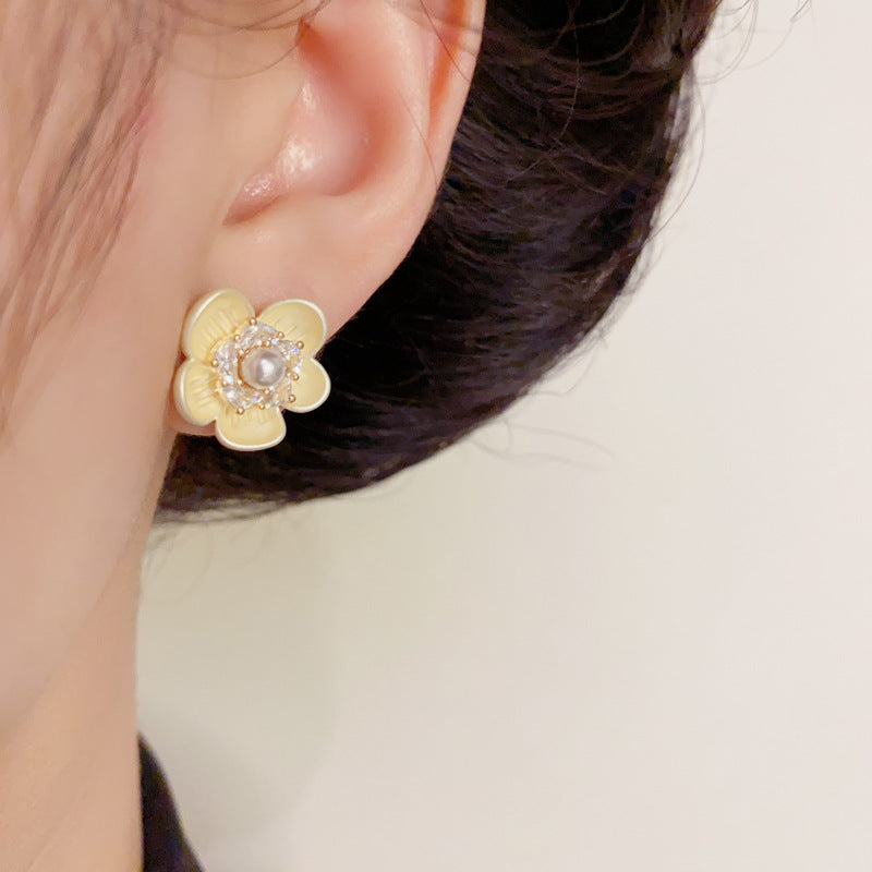 Luxury Zircon Pearl & Yellow Flower Stud Earrings – Elegant Design