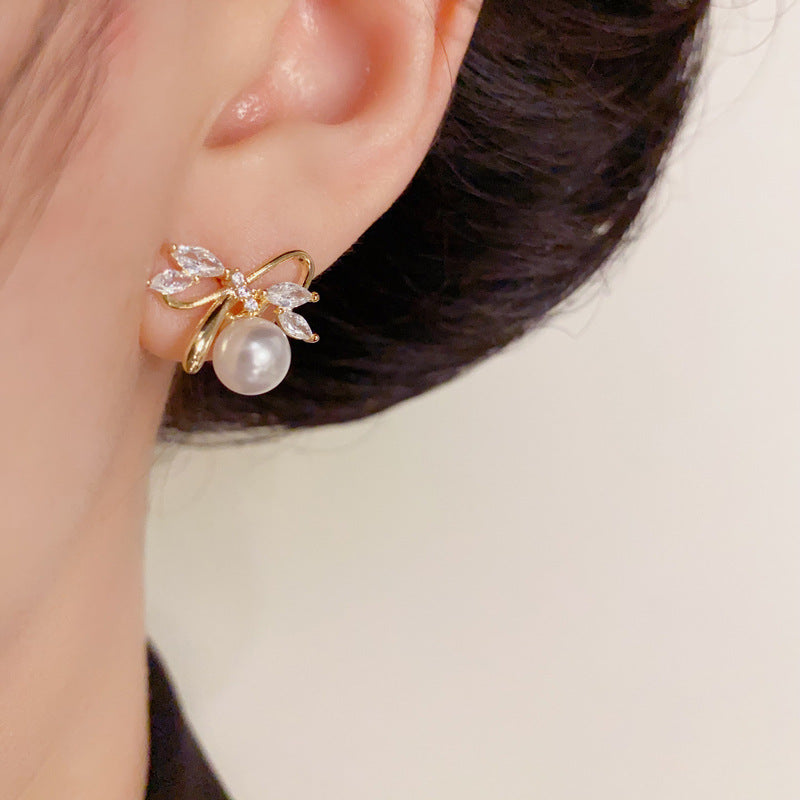 Elegant Zircon Bow & Pearl Stud Earrings – Silver Needle Design