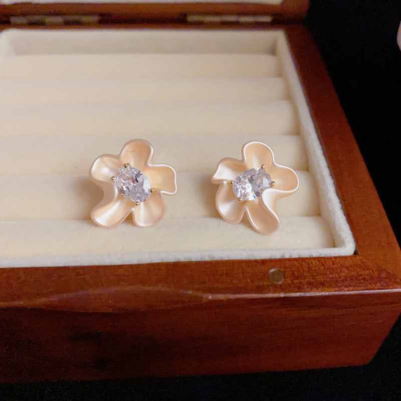 14K Gold Sweet Zircon Flower Stud Earrings – Elegant Floral Design